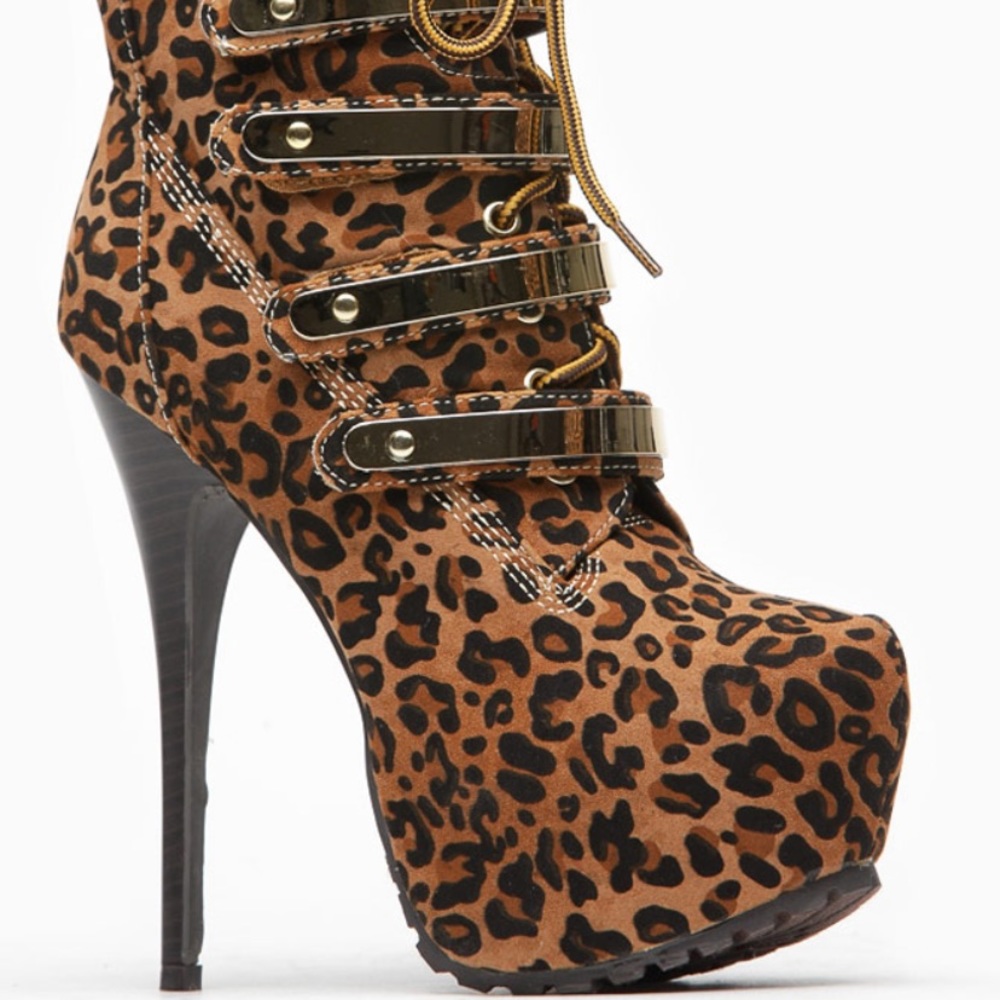 *SOLD*Leopard sexy booties